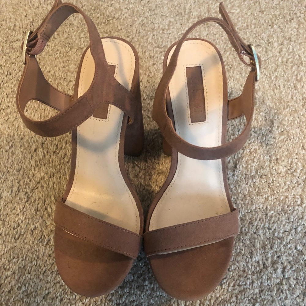 Cute Nude Thick heels!